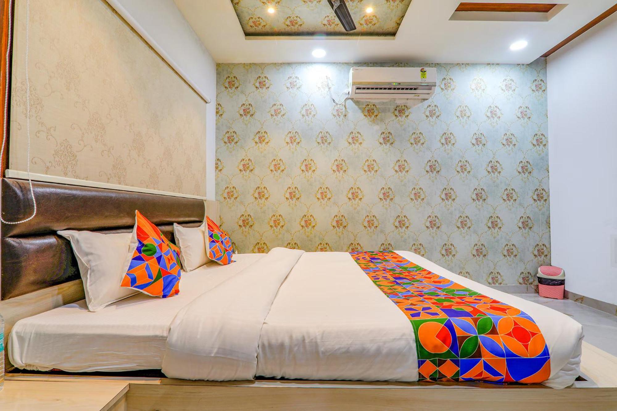 Fabhotel Super 3 Premium Varanasi