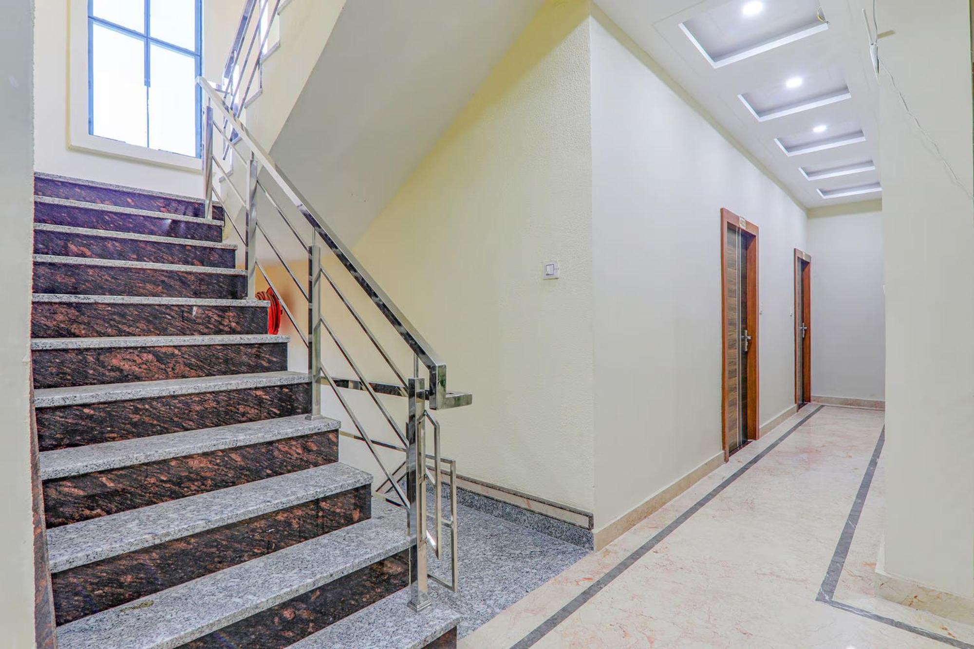 Fabhotel Super 3 Premium Hotel
